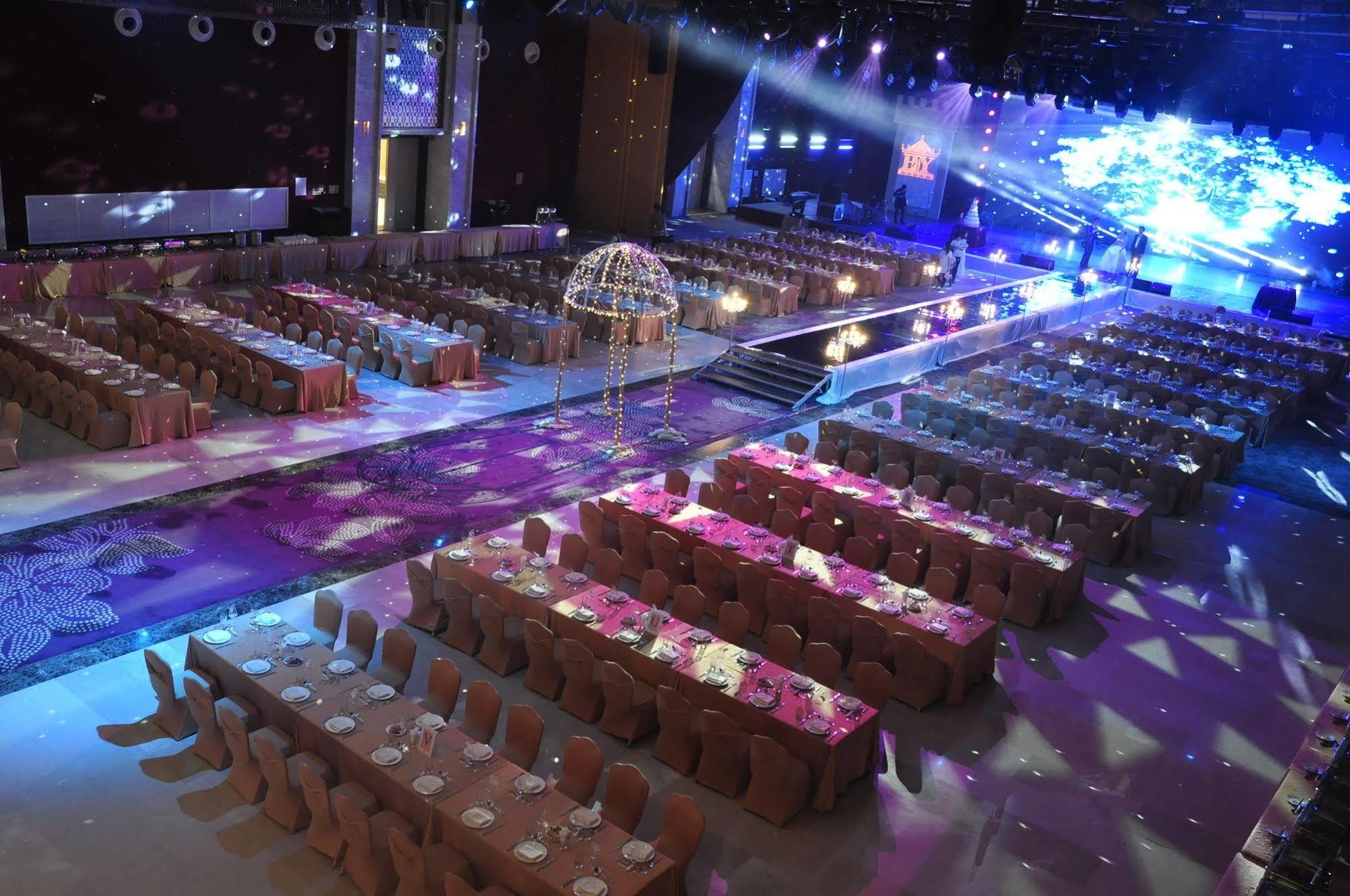 Shenzhen Baoan Plus Gems Cube Hotel Bagian luar foto
